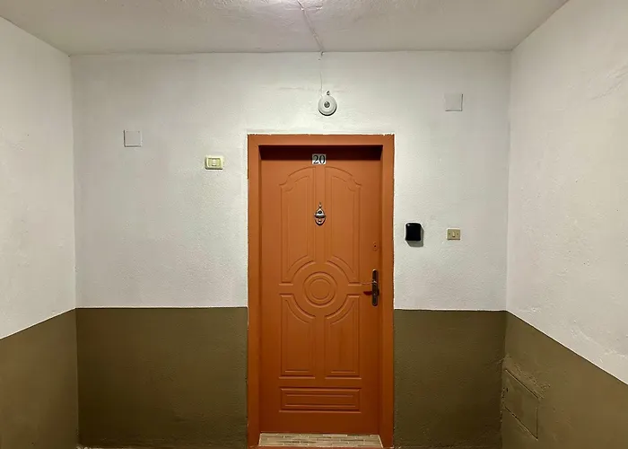 Skyline Nest * 地拉那